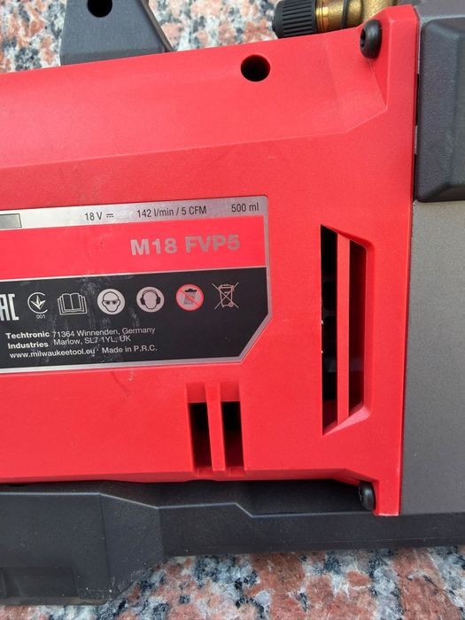 Milwaukee pompa de vacum pe acumulator