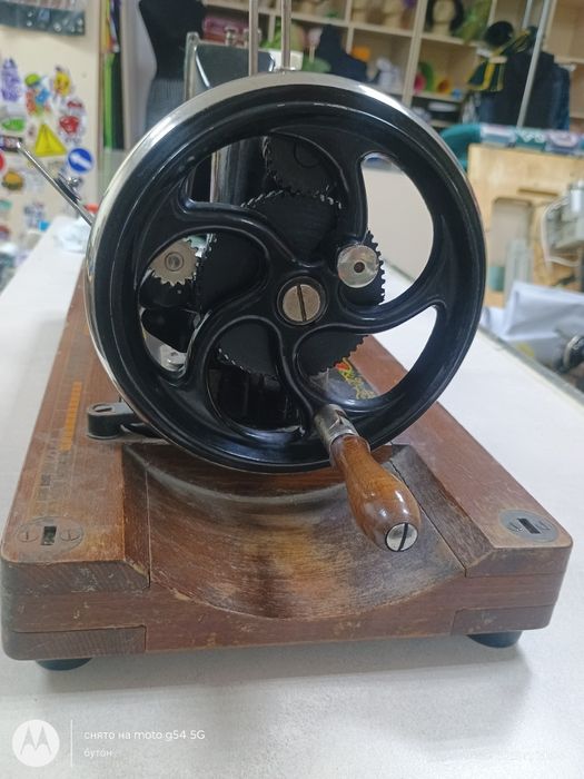 Швейная машина старинная