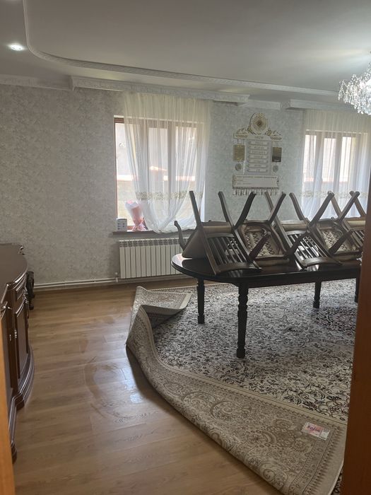 Стол 4,5 метр, орындыктары 20 шт