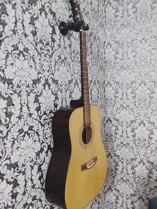 Гитара в хорошем состоянии