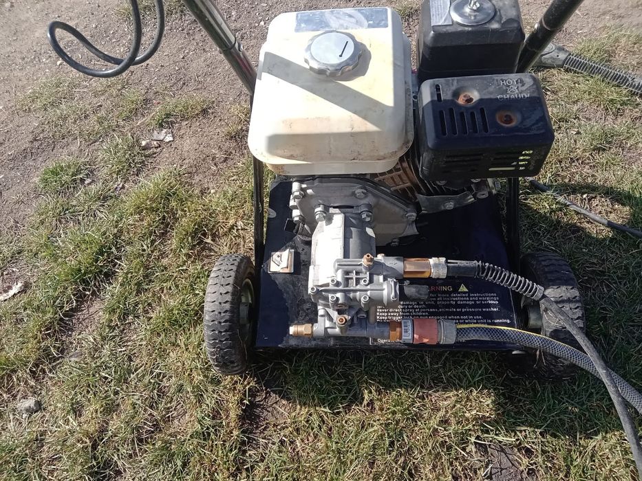 Aparat de spălat cu presiune pe benzină