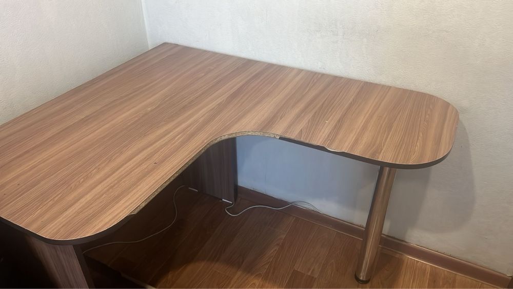 Продам компьютерный стол