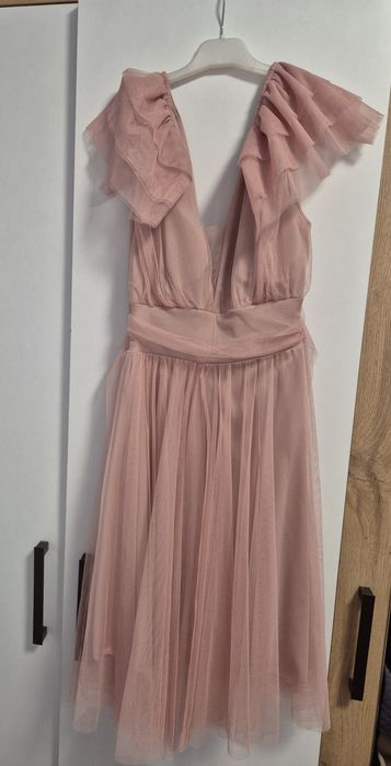 Продавам 3 рокли по 15 евро