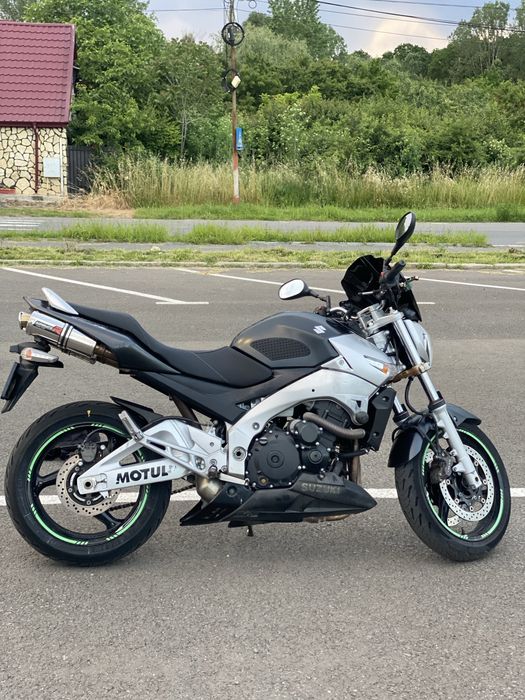 Motocicleta Suzuki gsr 600