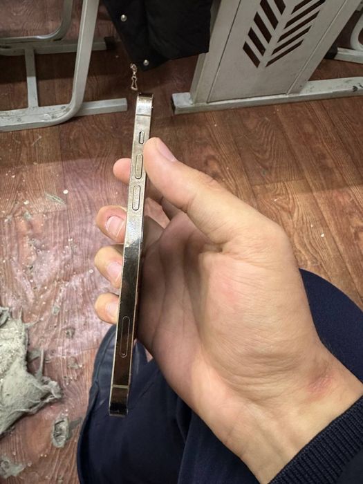 Iphone 12 pro sotiladi yaxshi xolatda gold