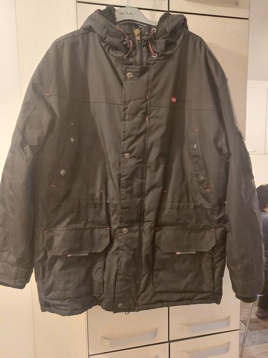 Продавам оригинално мъжко яке ХЛ