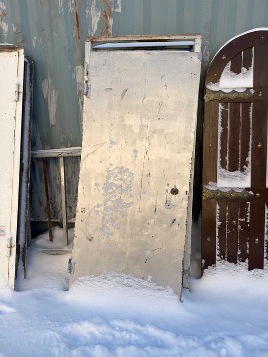 Продам железные двери.