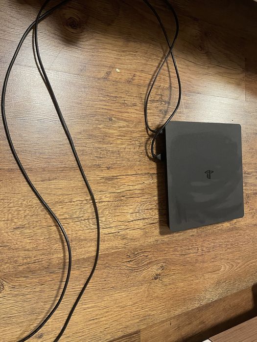 PlayStation 4 Slim 500GB + 2 контролера