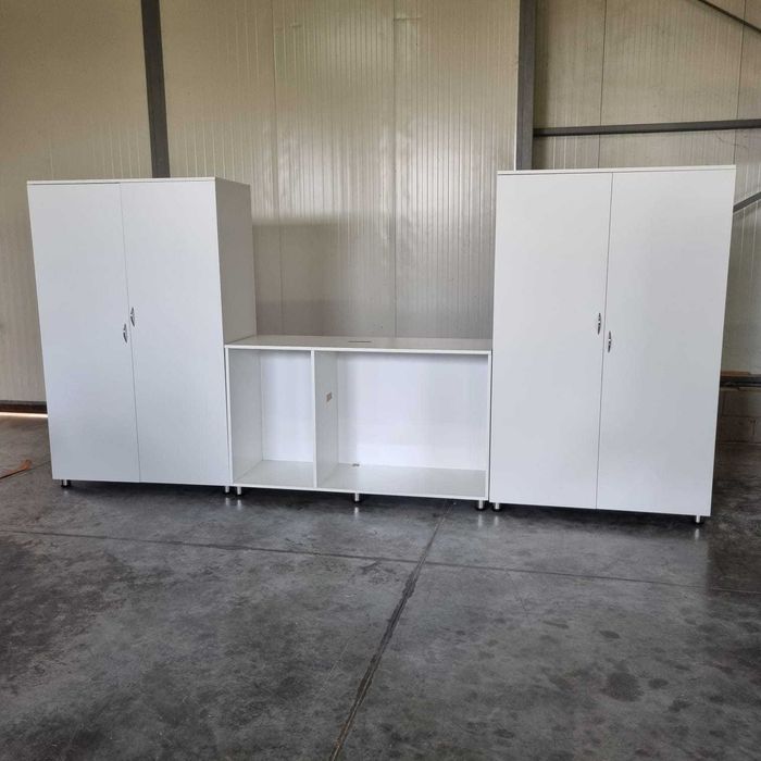 Mobilier si  proiecte din lemn la comanda:mese,trepte,parchet, si multe alte piese personalizate.