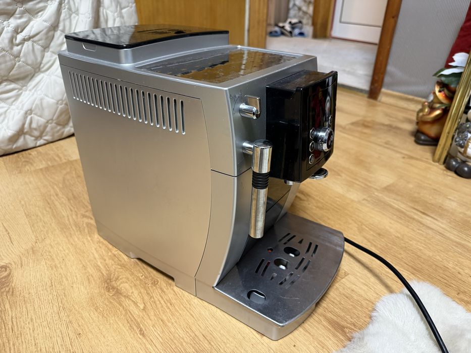 Каферобот DeLonghi Magnifica S