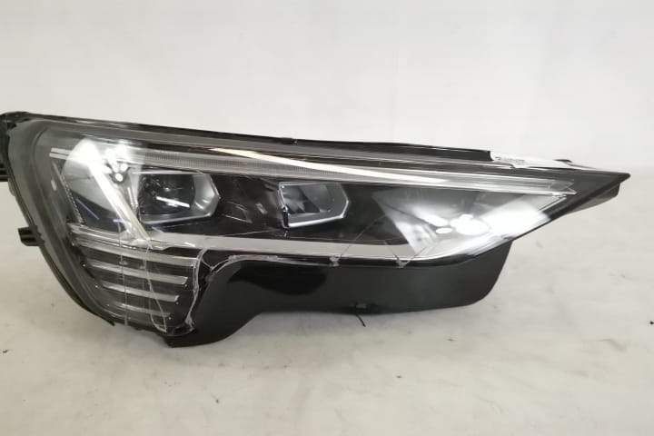 Десен фар Оригинален Пълен Лед Авариран Ауди е-трон / Audi e-tron Десе