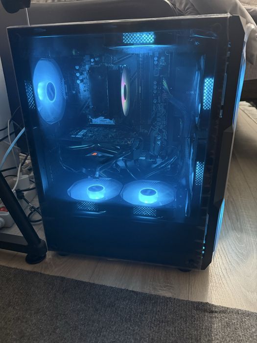 Pc ryzen 5 si monitor lenovo de 23 “ de 65 mhz