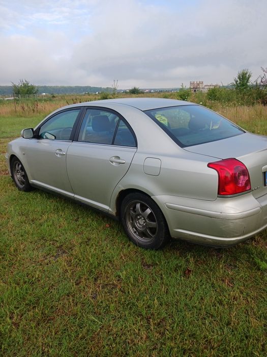Vând Toyota Avensis 2004