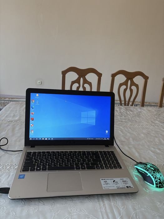 Продам Asus в отличном состояний