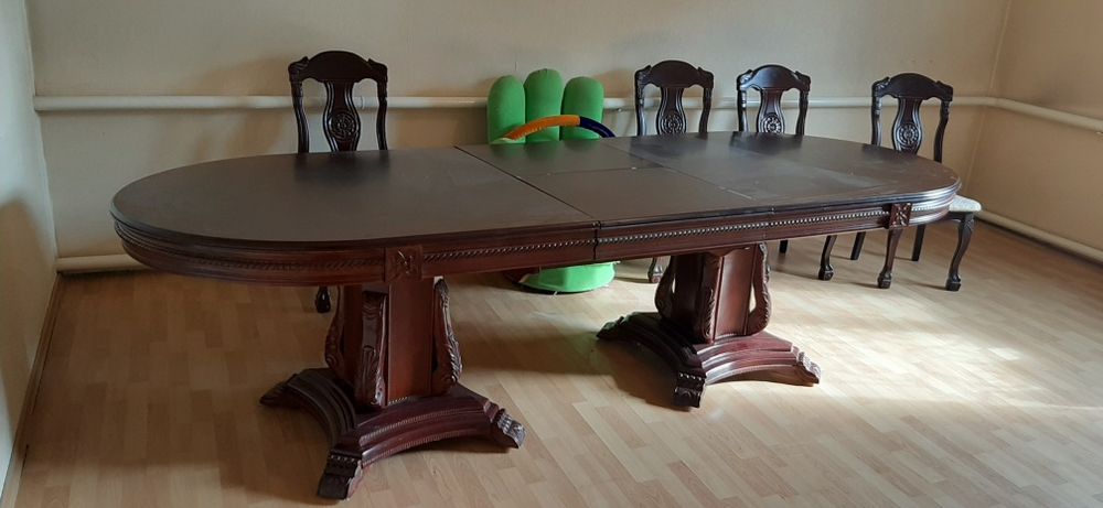 Стол для гостиной