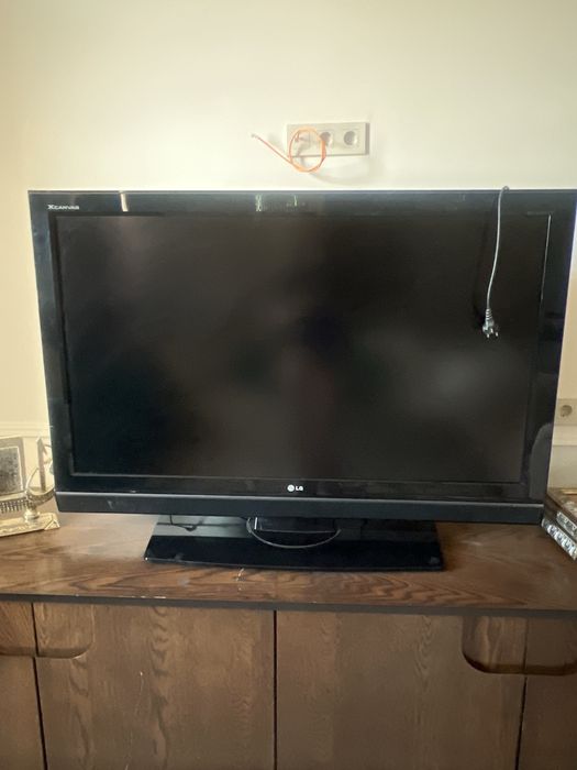 Продаю телевизор LG б/у