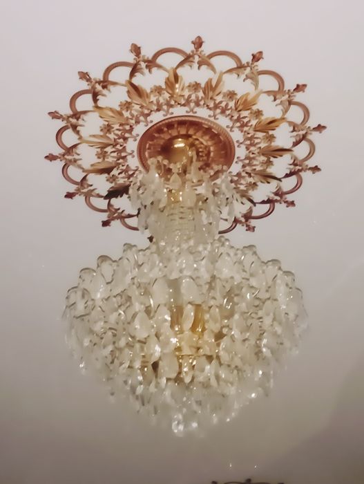 Продаётся люстра в хорошем состоянии