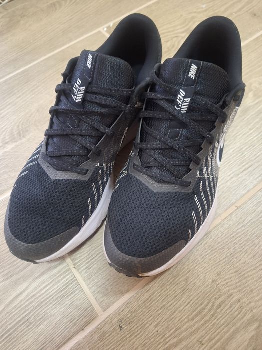 Маратонки  Nike в черно