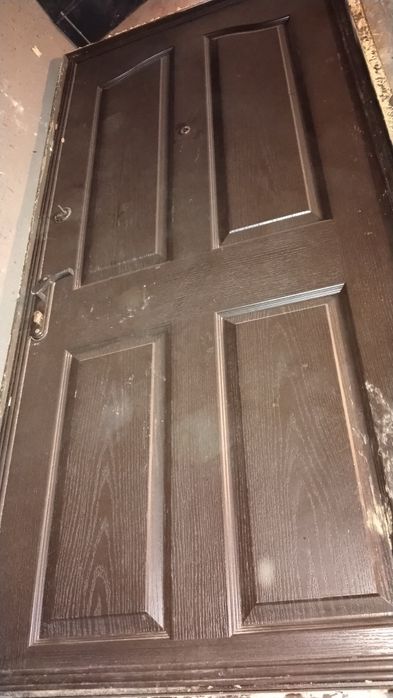 Продается железная дверь