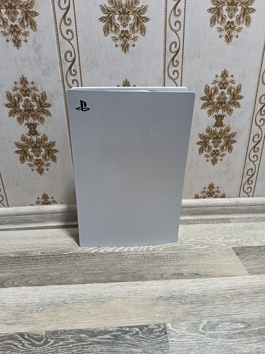 Playstation 5 disk edition top o'yinlari bilan  825gb xotira