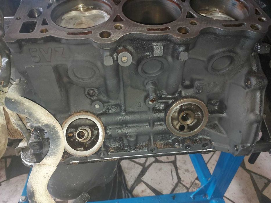 Двигатель 5vz. Объем 3.4литра.