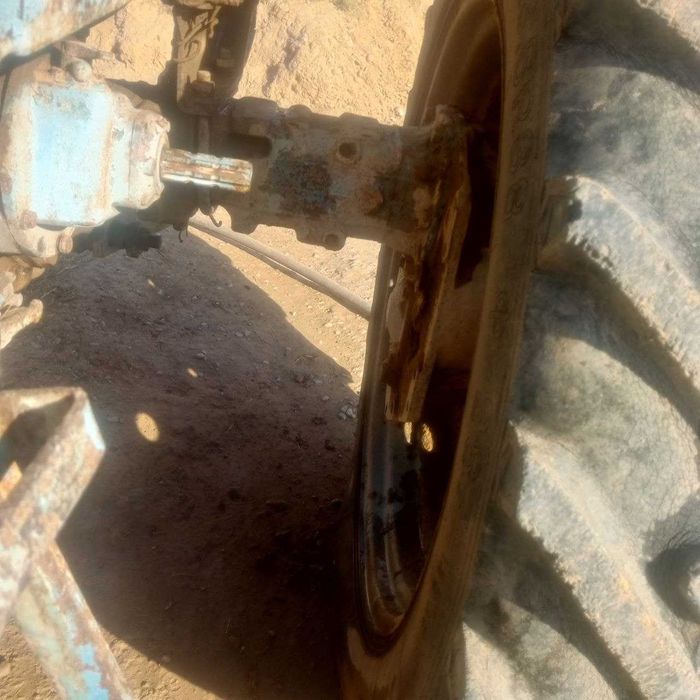 Bilarus MTZ 80 sotiladi