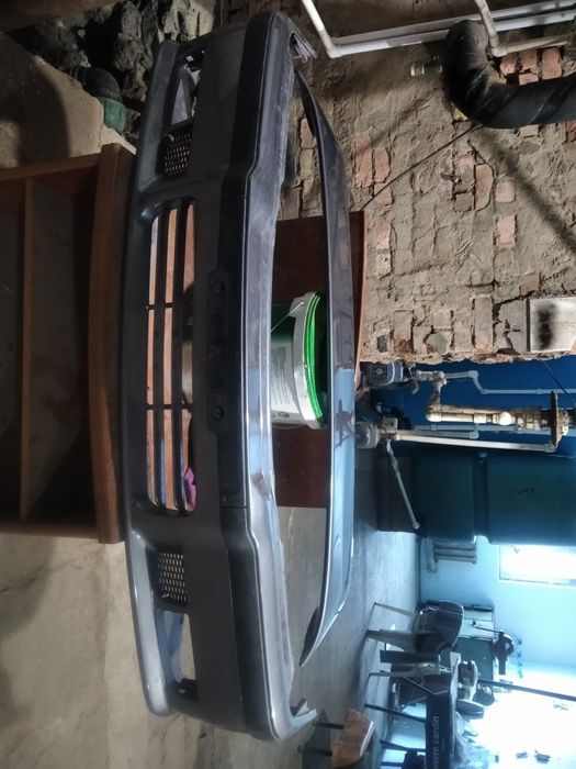 Продам м бампер и спойлер.