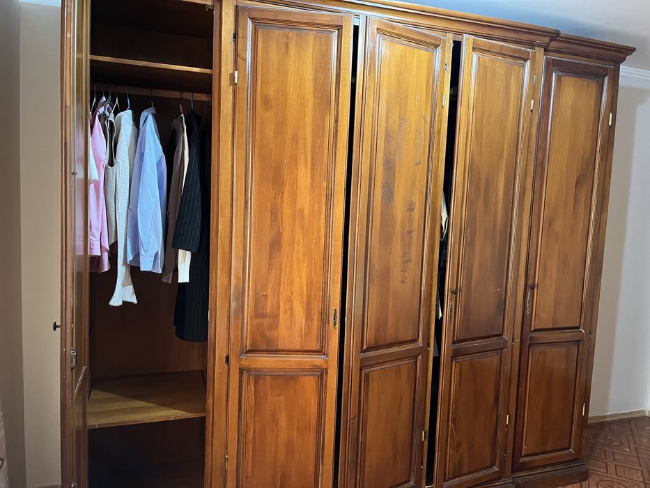 Продаю деревянный шкаф