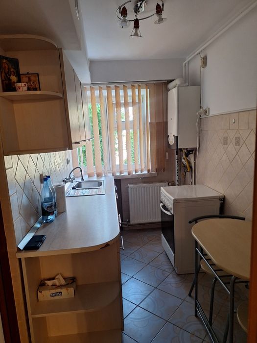 Apartament 2 camere de închiriat.