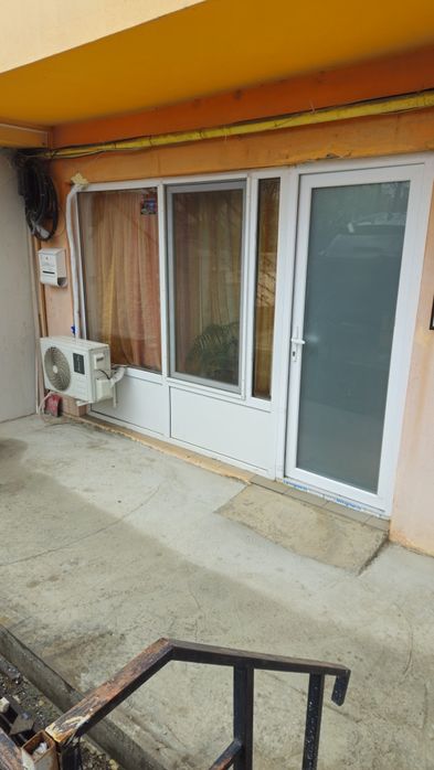 Spatiu comercial cu parcare proprie direct din strada !