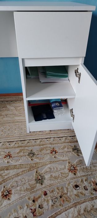 Продаётся письменный стол в хорошем состоянии