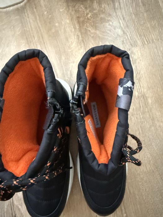 Детски апрески/Боти Reserved