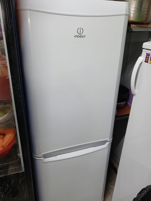 Холодильник двух камерный