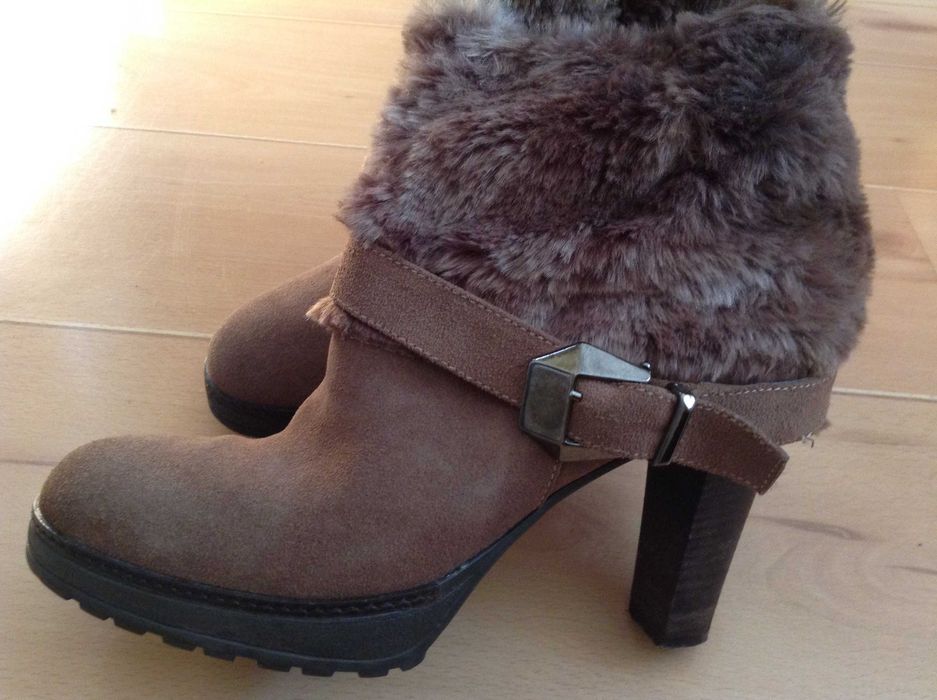 Дамски кафяви велурени боти BATA