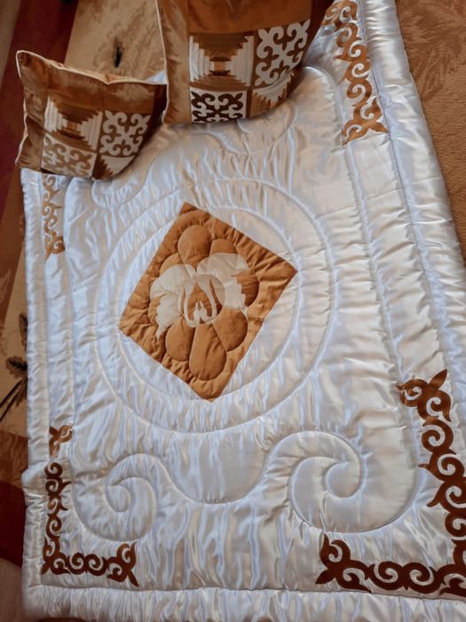 Продам одеяло  2 х спальное для молодоженах