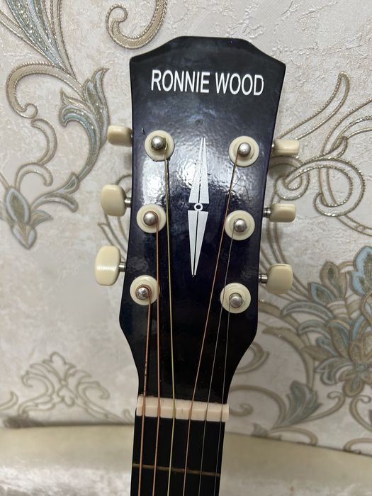 Гитара хорошие состоение почти новыи