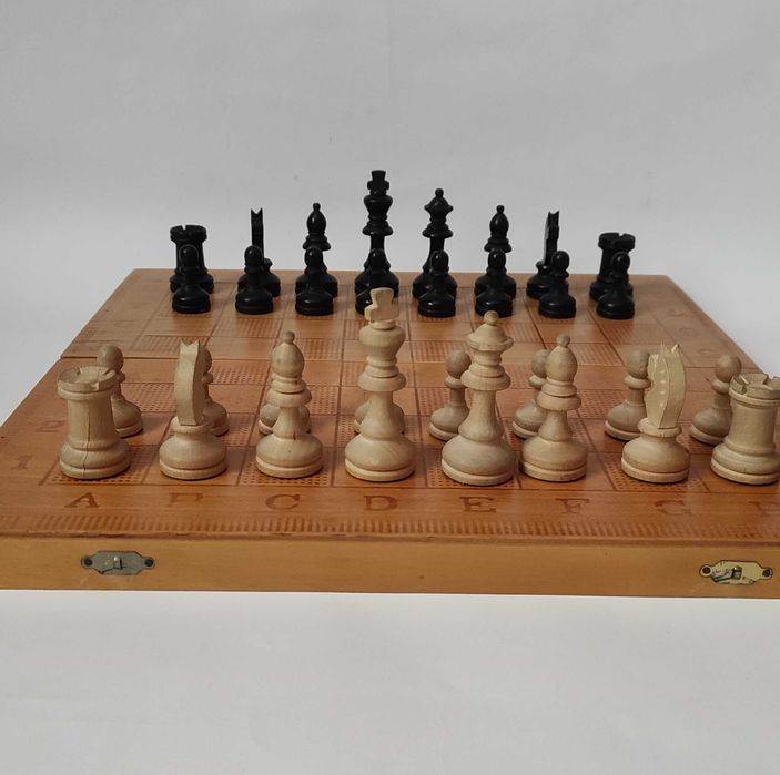 Шах с дървени фигури 35 х 35 см