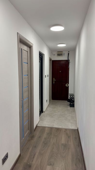 Proprietar, vând apartament 2 camere decomandat, etaj 2/4, zona Olari