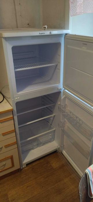 Холодильник Бирюса