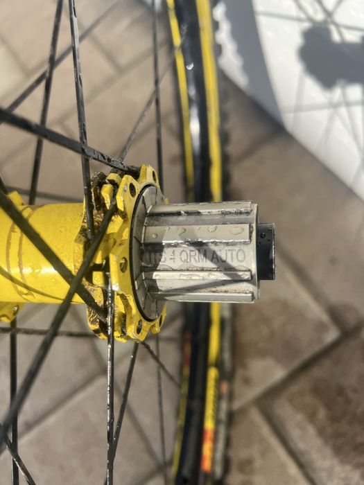 Roată spate Mavic Deemax 27.5, ax 12x150, cu cauciuc Maxxis Assegai (sau separat)