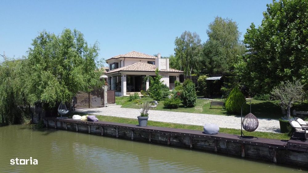 Imobil de lux pe malul lacului cu ponton, complet mobilat si utilat