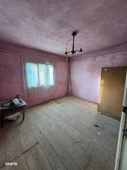 Doua case pe acelasi teren, 180 mp utili, 25 ari, Șindresti