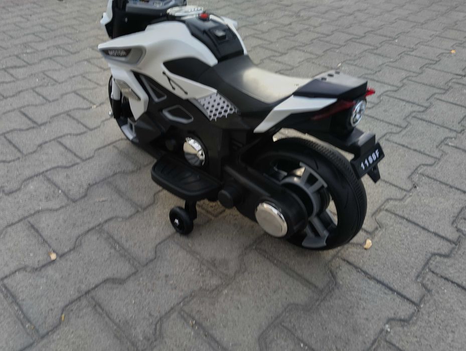 US Акумулаторен мотор HOUSTON бял