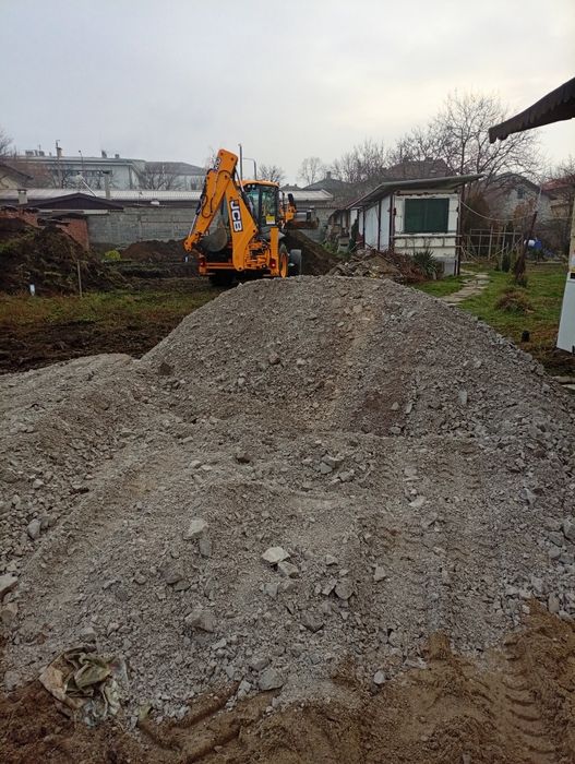 Услуги със самосвали и комбиниран багер,мини багер и мини челен товара