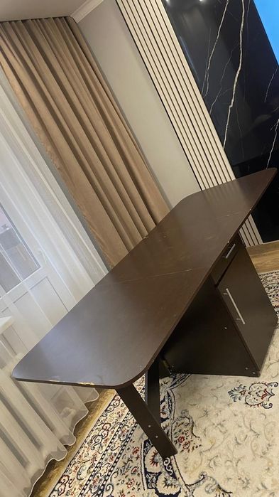 Стол раздвижной.