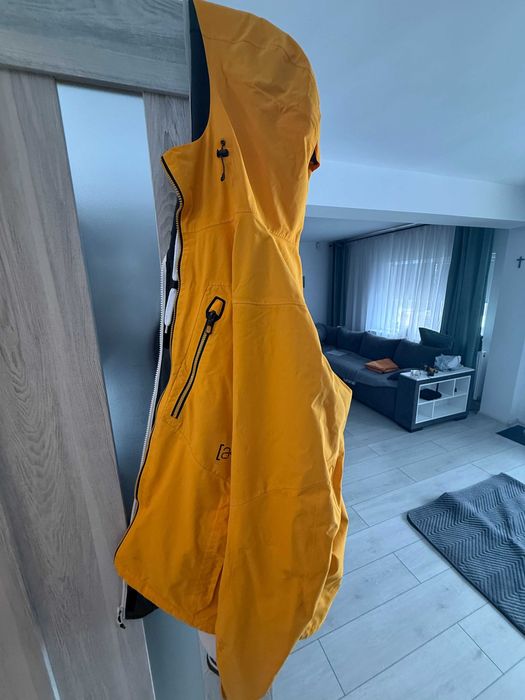 Geaca Burton AK, conditie 10/10, marimea L