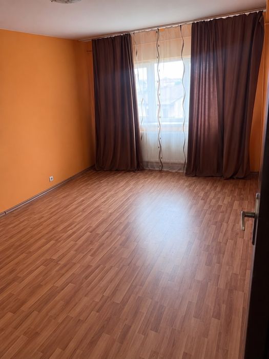 Apartament 3 camere , 2 bai , balcon inchis , 88mp , zona Alfa
