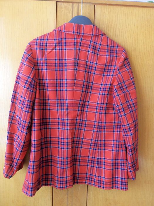 Дамски сака: бяло, сиво, карирано.