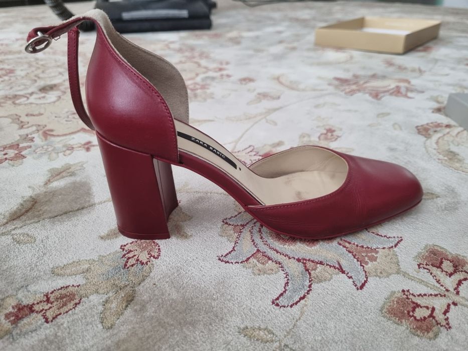 Продам босоножки в отличном состоянии.