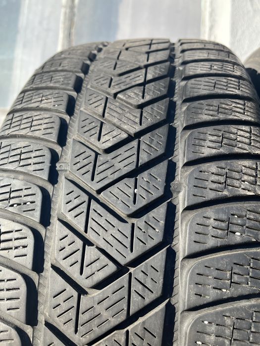 4 бр. зимни 235/60/18 Pirelli DOT 4220  5-6 mm